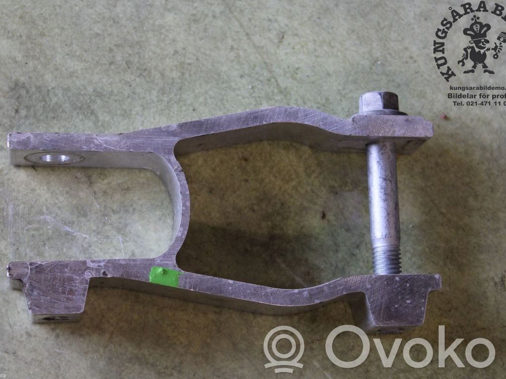 Volvo XC40 Engine mounting bracket 