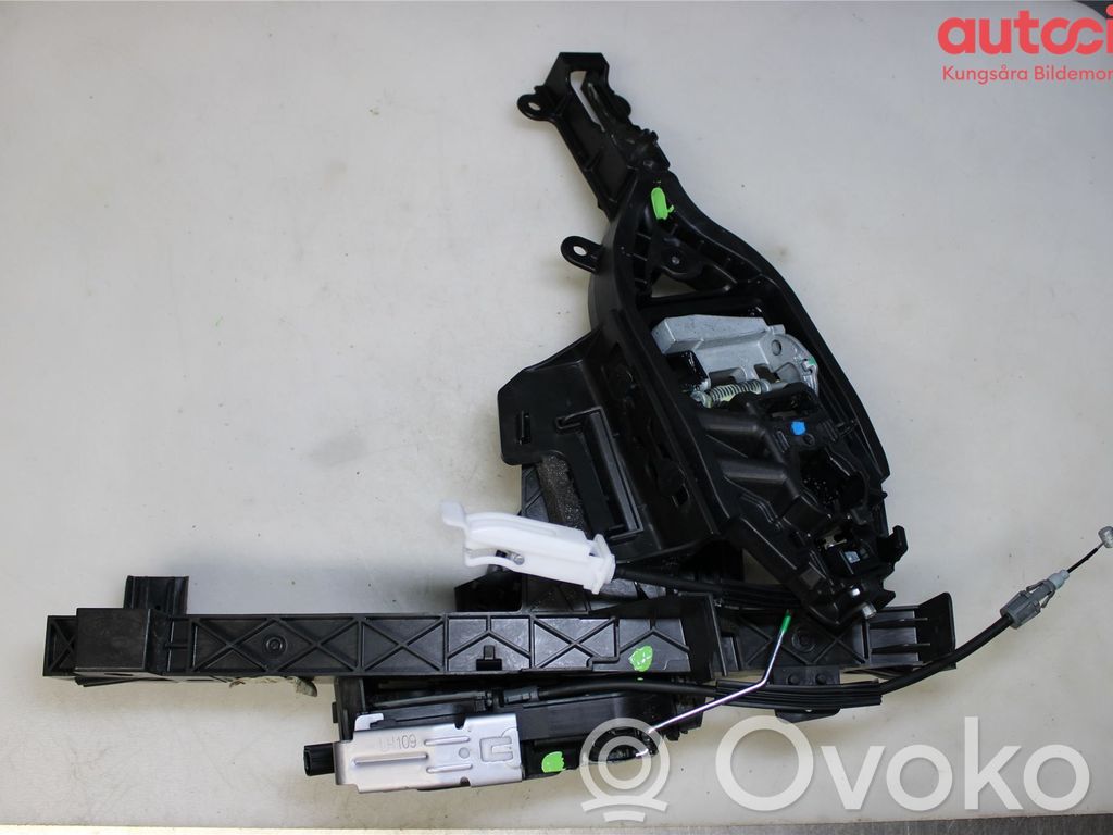 Ford Kuga III Priekšpusē slēdzene 