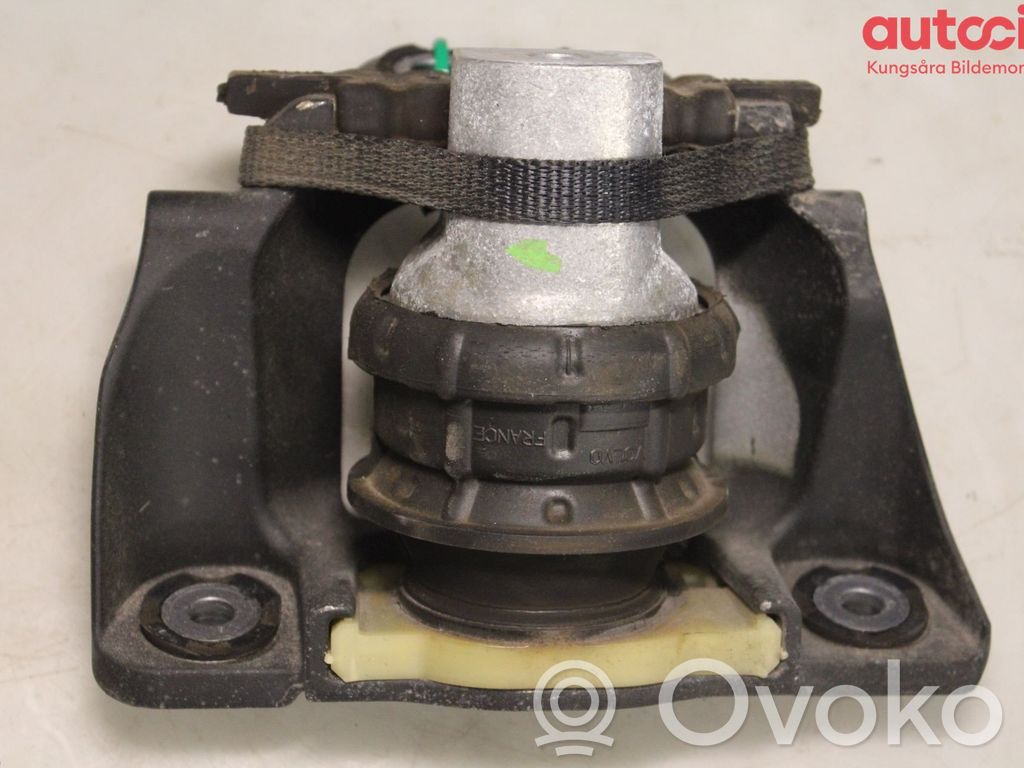 Volvo V60 Engine mount bracket 