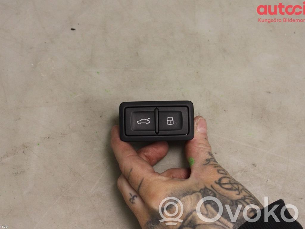 Audi e-tron Tailgate/boot open switch button 
