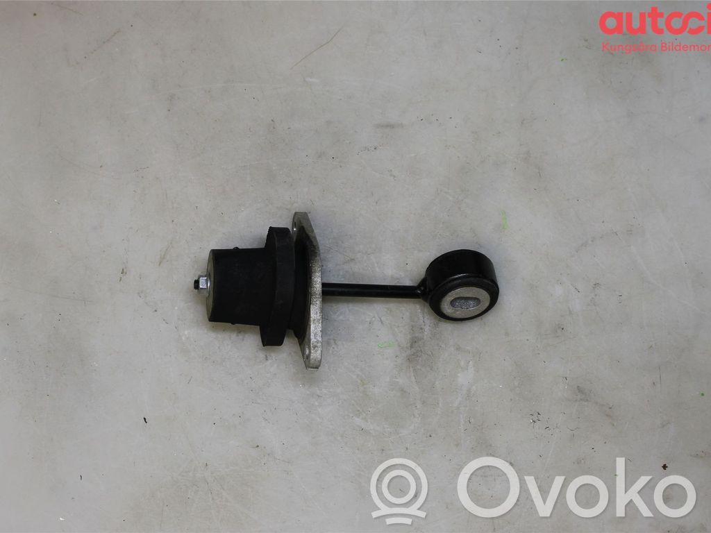 Volkswagen Touareg III Engine mounting bracket 