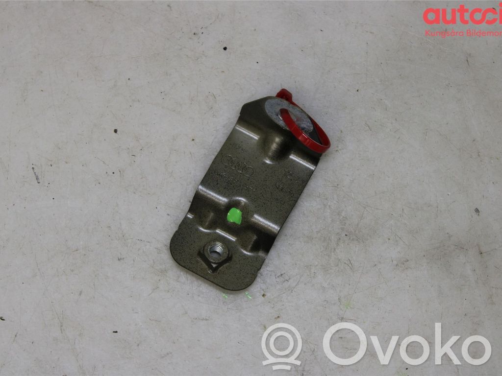 Audi A5 Fender mounting bracket 
