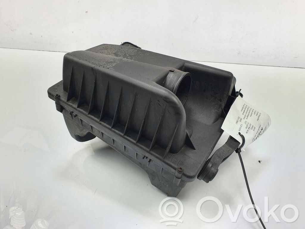 Opel Astra H Air filter box 