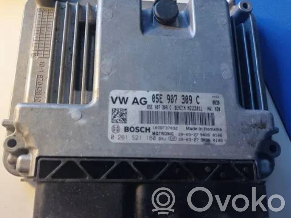 Audi Q3 F3 Unité de commande, module ECU de moteur 
