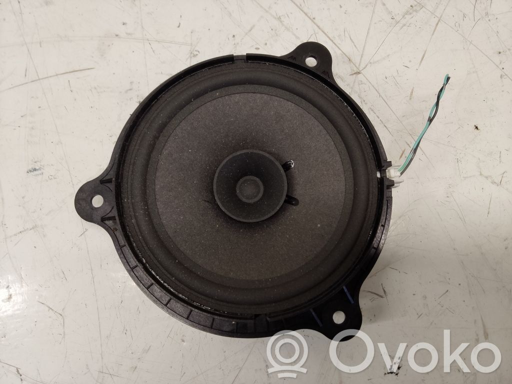 Nissan Juke I F15 Rear door speaker 