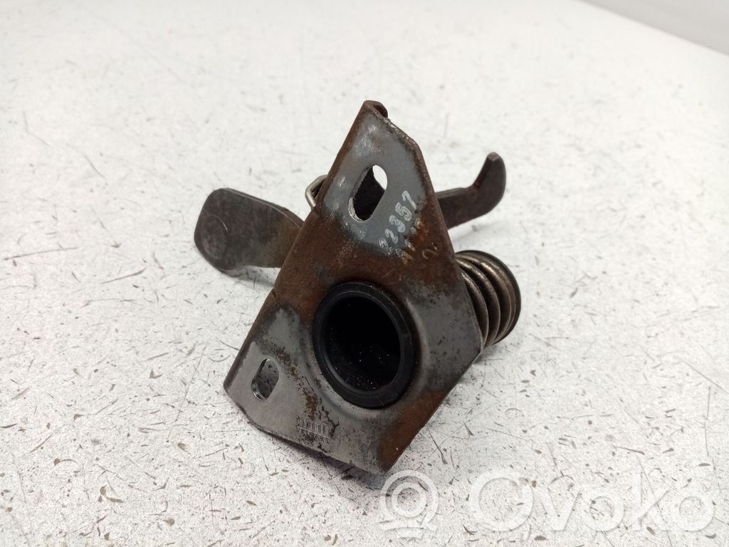 BMW 1 E81 E87 Engine bonnet (hood) release handle 
