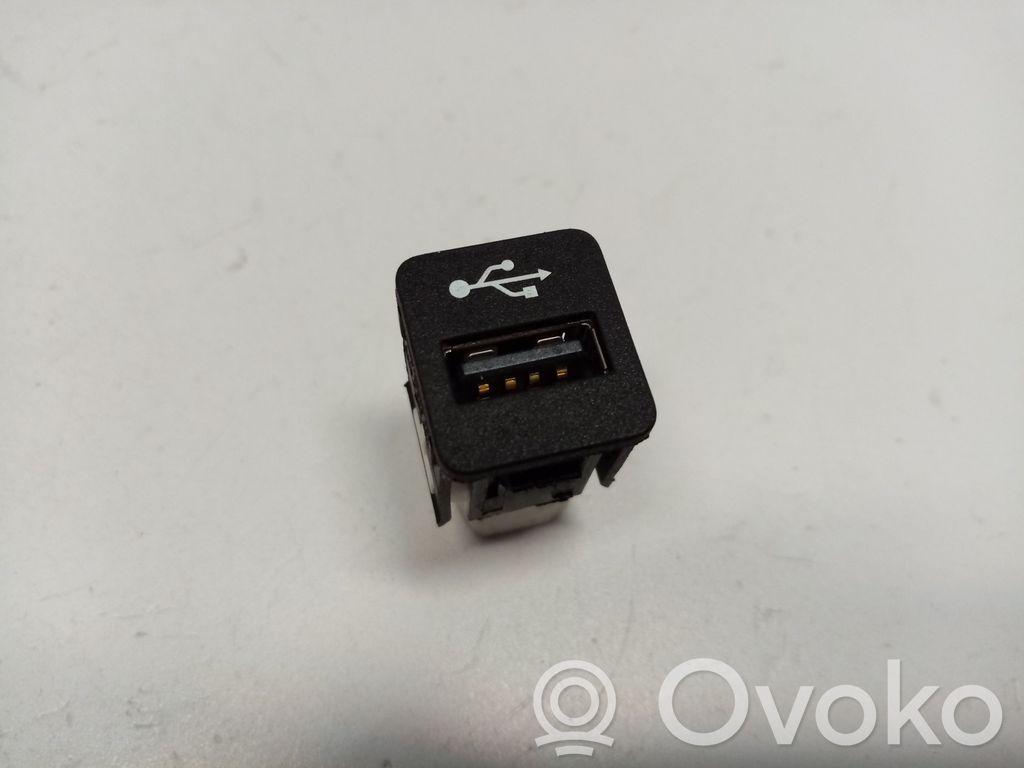 BMW X3 G01 USB socket connector 