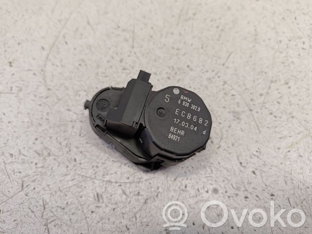 BMW 5 E60 E61 Motor/activador trampilla del aire acondicionado (A/C) 