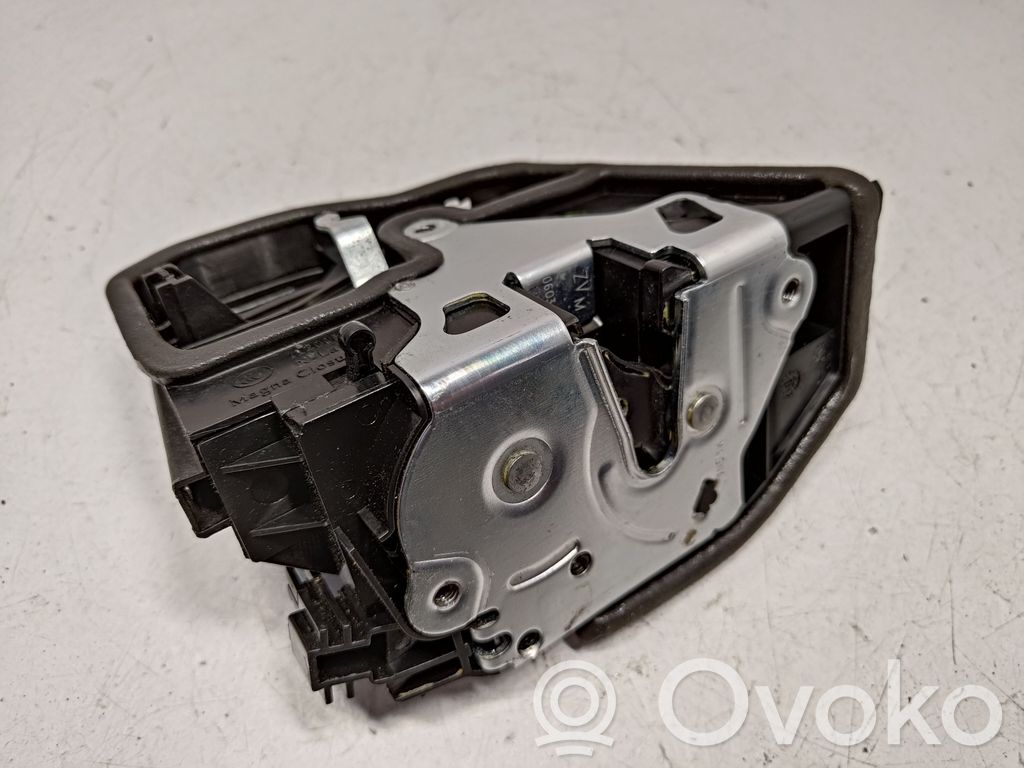 BMW X3 F25 Takaoven lukko 