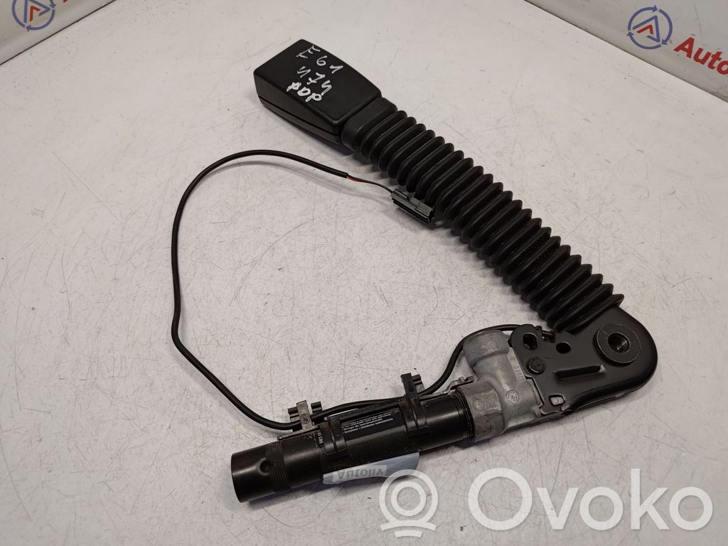 BMW 5 E60 E61 Klamra przedniego pasa bezpieczeństwa 