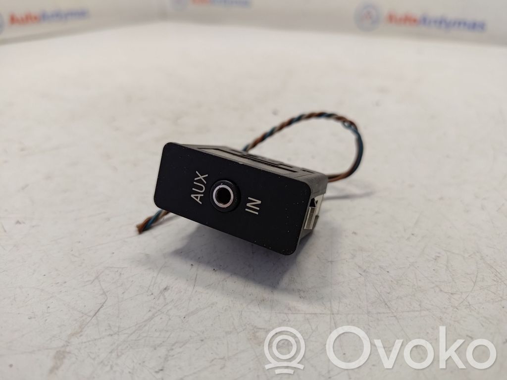 BMW 5 F10 F11 Разъем AUX 