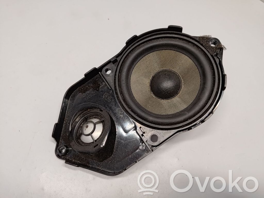 BMW X5 E70 Garsiakalbis panelėje 
