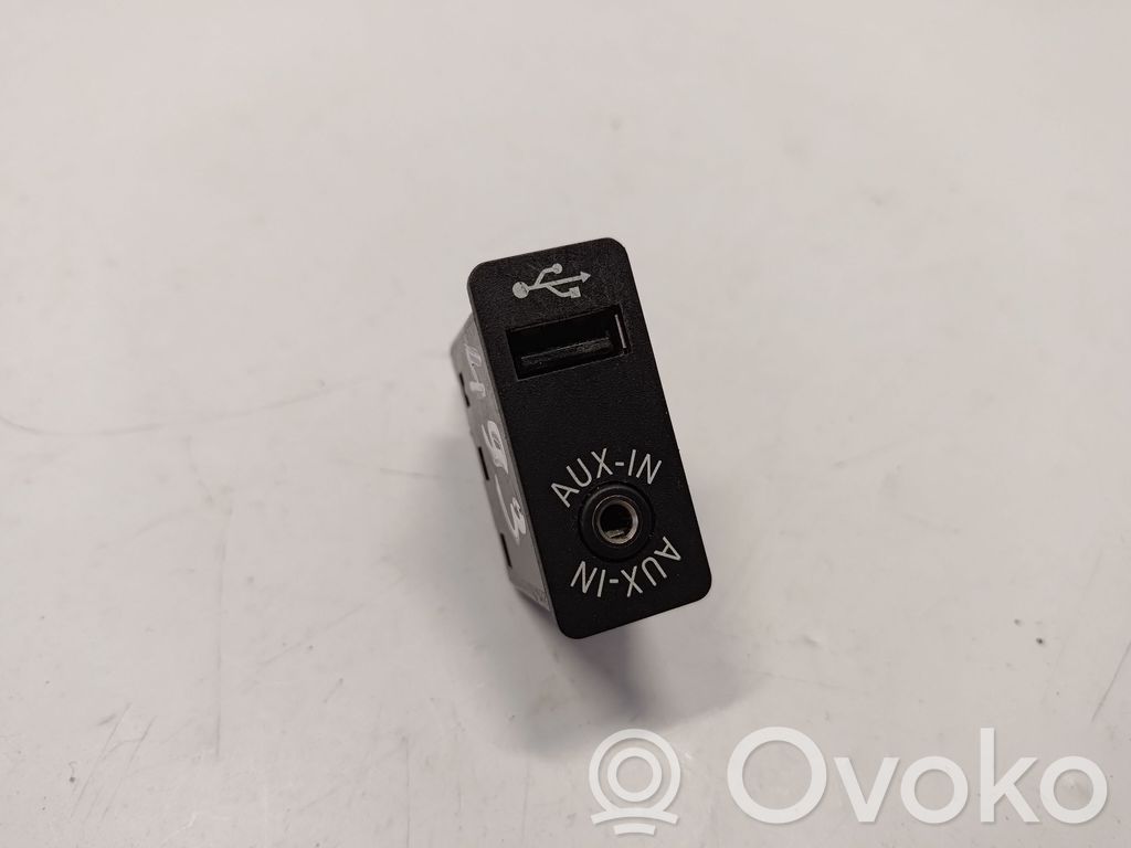 AUX in-socket connector   84109237653,61319129651,51169138500