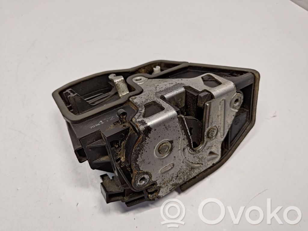 BMW 7 E65 E66 Takaoven lukko 