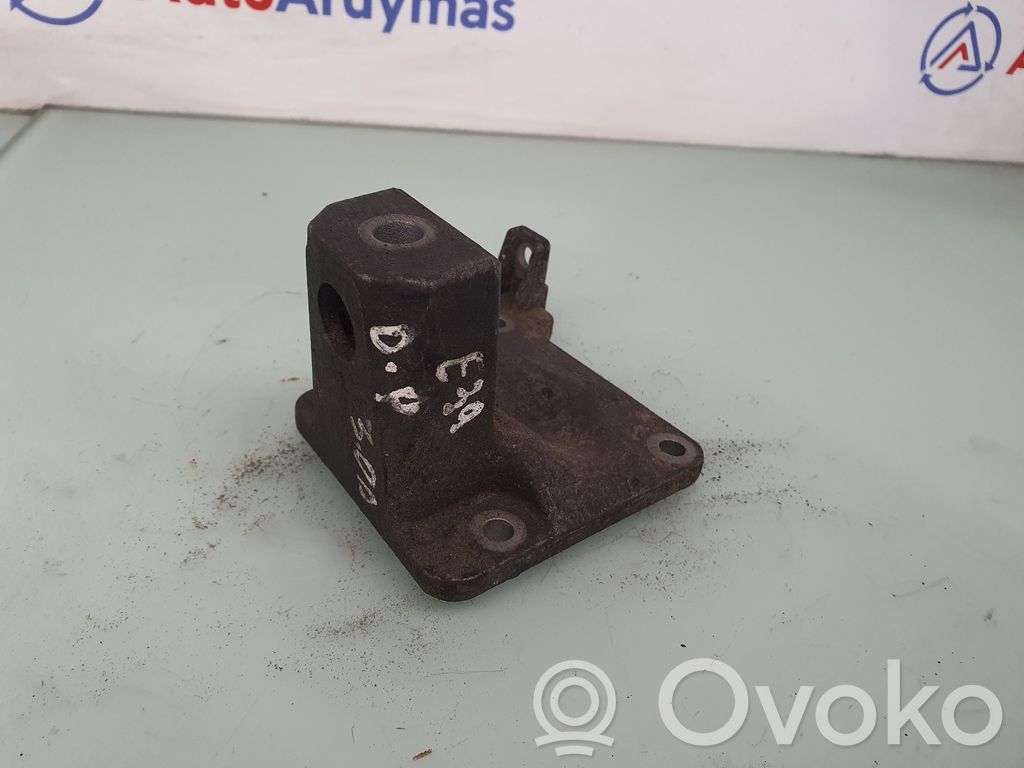 BMW 5 E39 Engine mounting bracket 