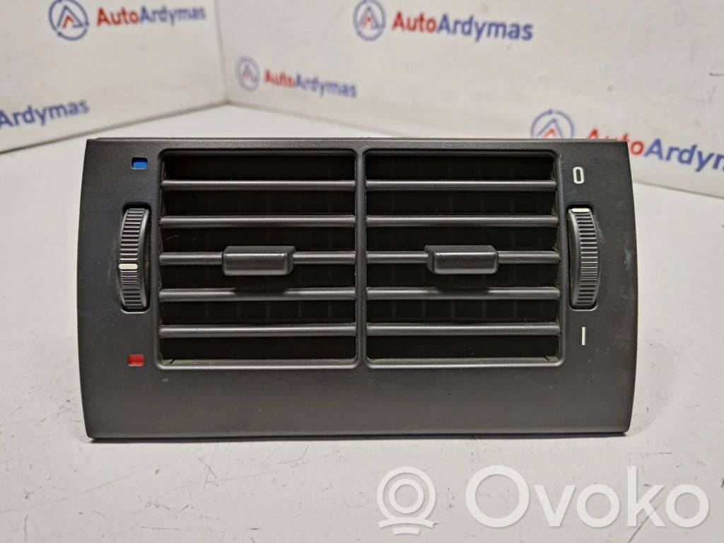 BMW 5 E39 Aizmugurējā gaisa - ventilācijas reste 