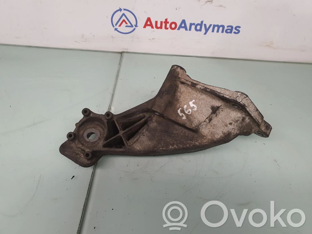 BMW X5 E70 Engine mounting bracket 