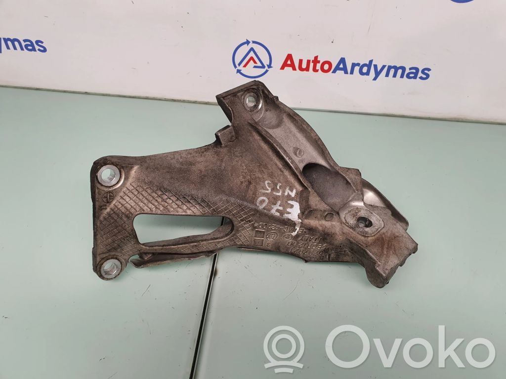 BMW X5 E70 Engine mounting bracket 