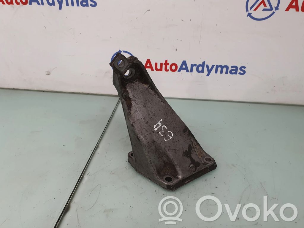 BMW 5 E34 Engine mounting bracket 