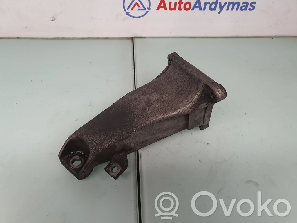 BMW 5 E39 Engine mounting bracket 