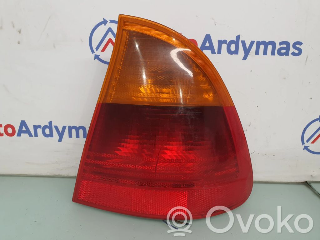 BMW 3 E46 Задний фонарь в кузове 