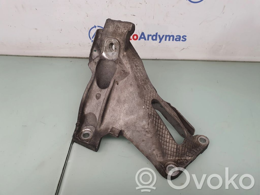 BMW X5 E70 Engine mounting bracket 