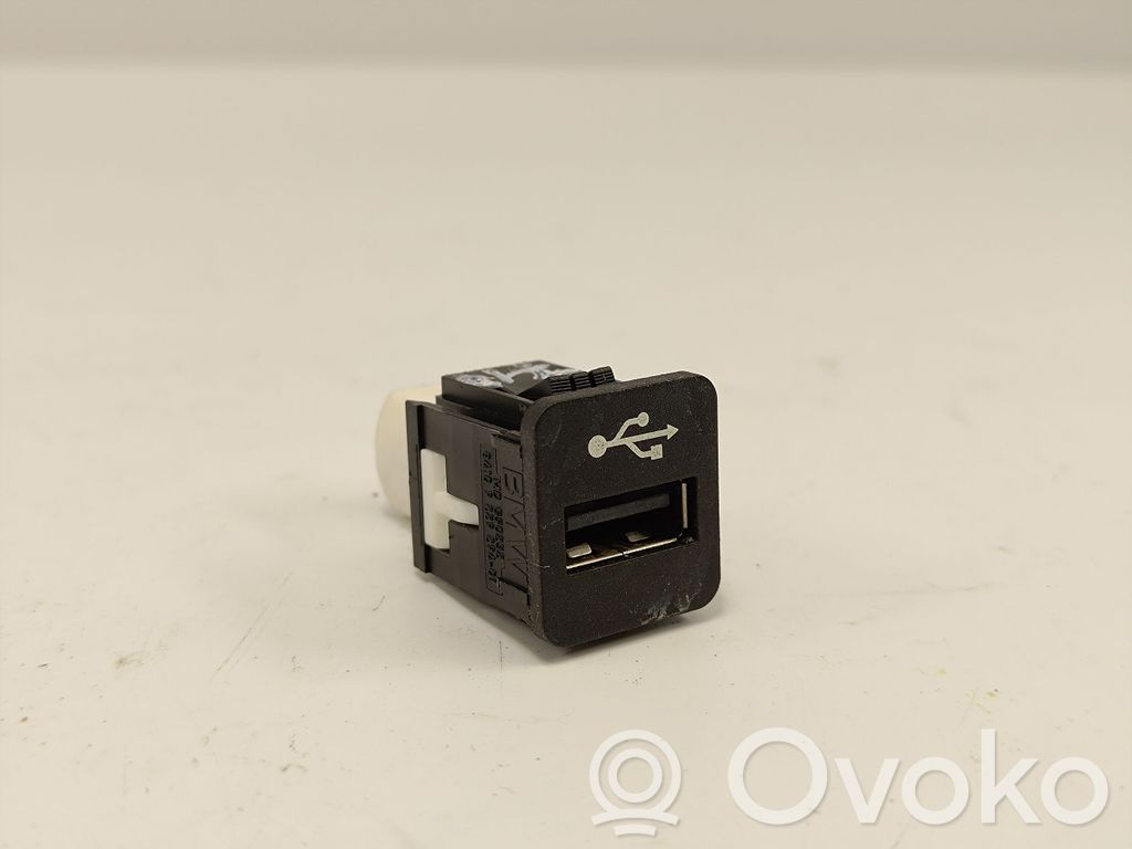 BMW 7 G11 G12 USB socket connector 