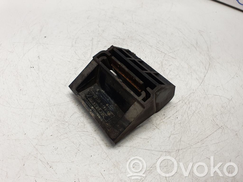 Radiator mount bracket   1439116,17101439116