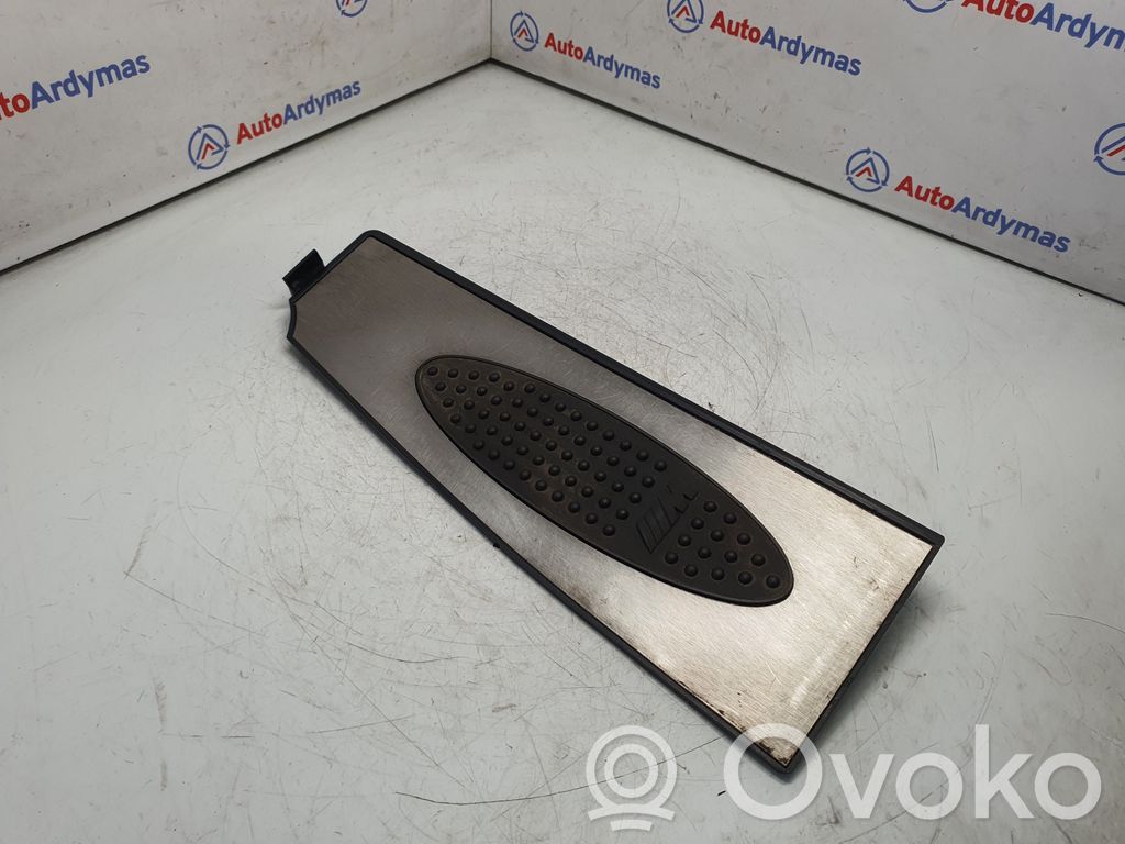 BMW 5 E60 E61 Pēdu balsts 