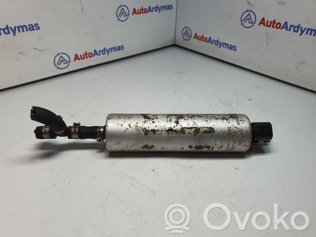 BMW 5 E39 Fuel injection high pressure pump 