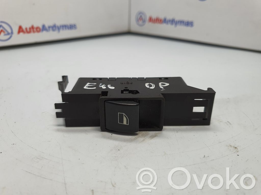 Electric window control switch   8381510,61318381510,6902176,8368939