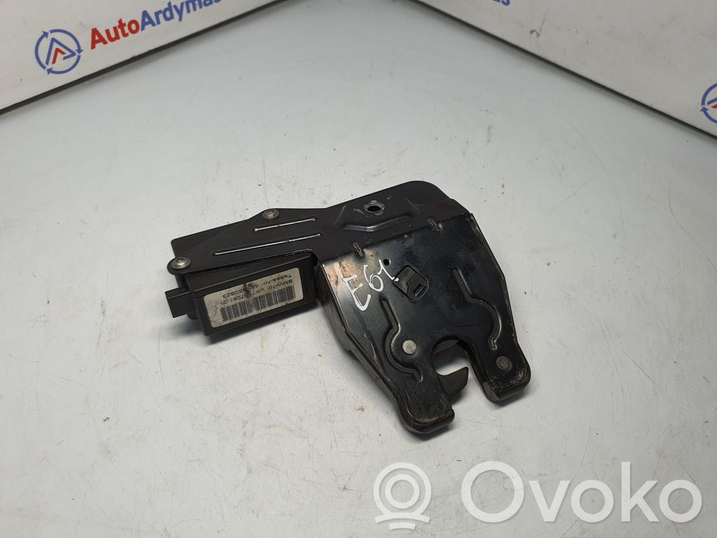 BMW 5 E60 E61 Aizmugurējā pārsega slēdzene 
