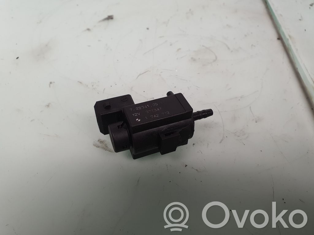 BMW 5 E39 Vacuum valve 