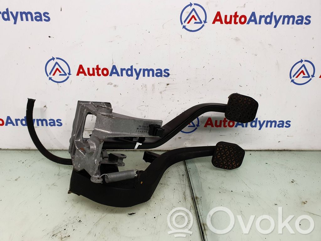 BMW 1 E81 E87 Pedal assembly 