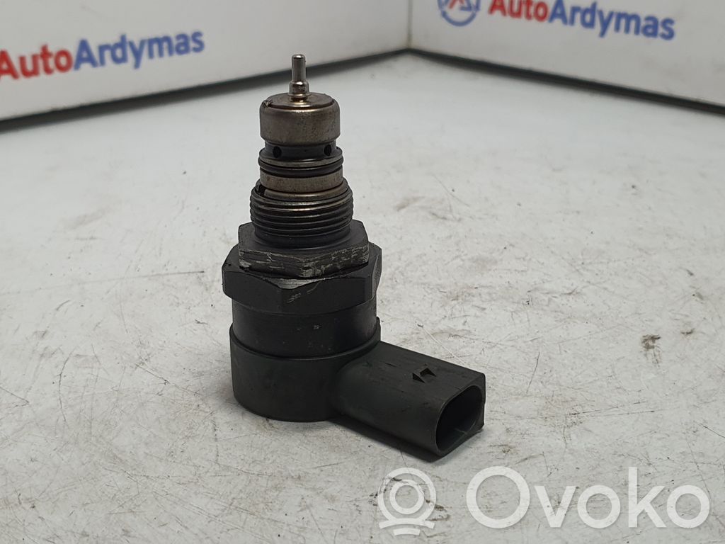 Régulateur de pression de carburant   0281002481,7805733,13537805733,7788685