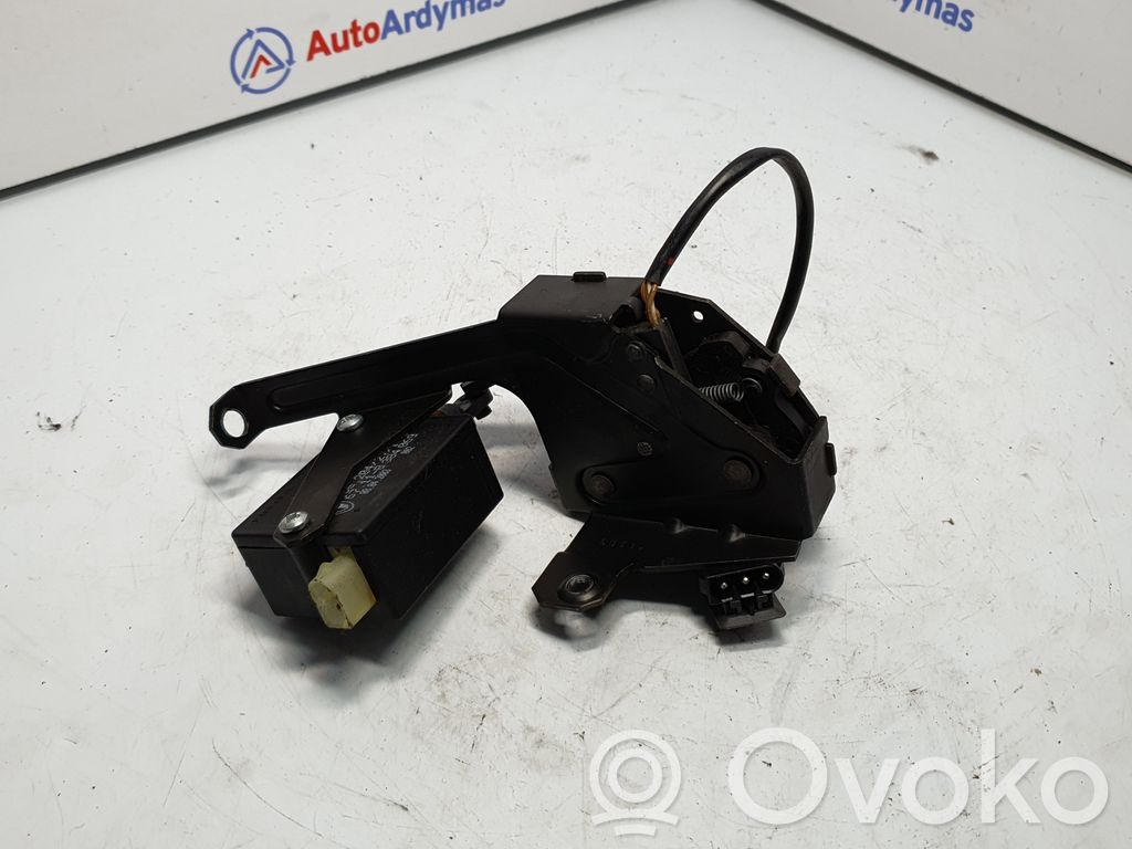 BMW 5 E39 Tailgate window lock/catch/latch 