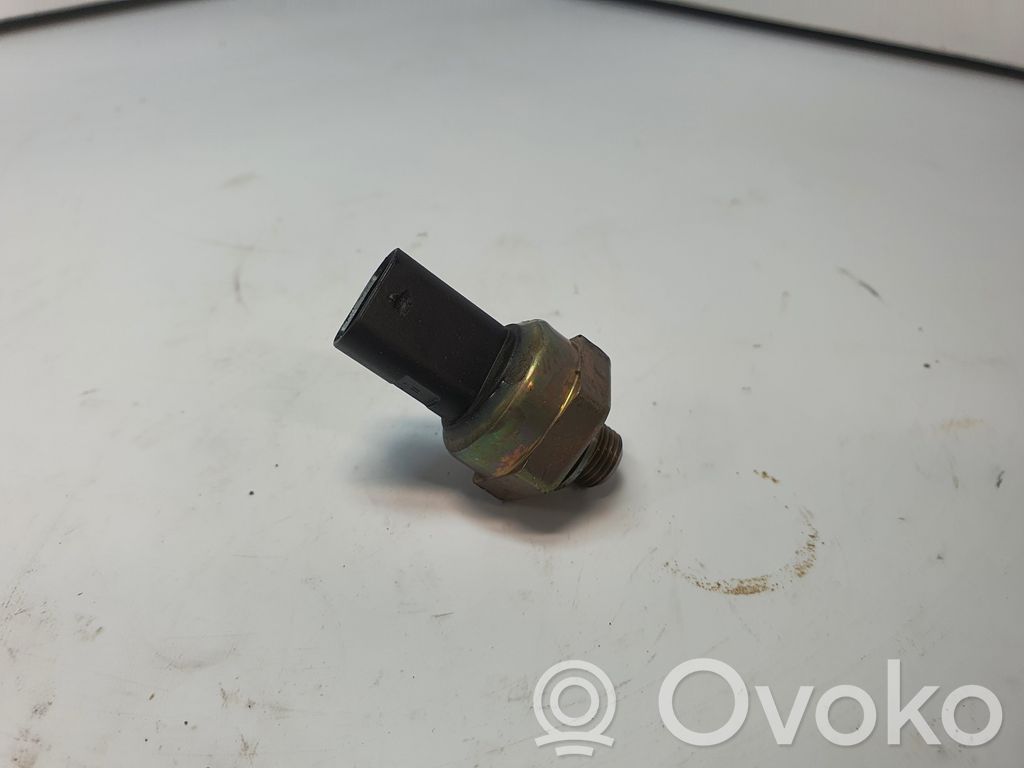 BMW 5 G30 G31 G38 Eļļas spiediena sensors 