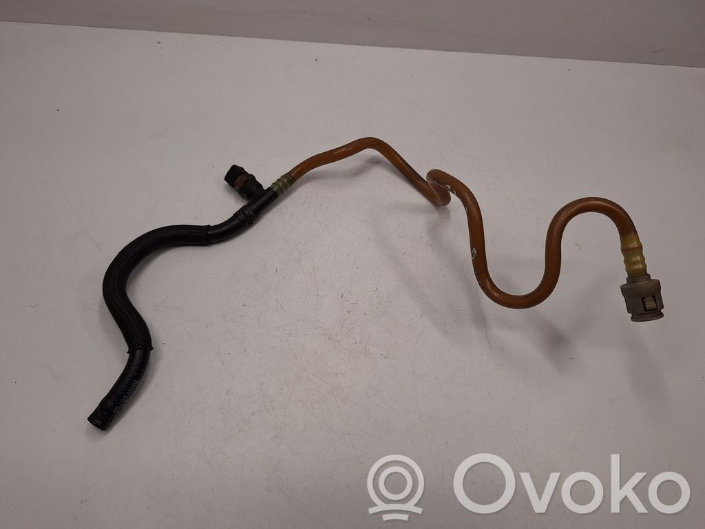BMW 5 E60 E61 Degvielas caurulīte (-es) 
