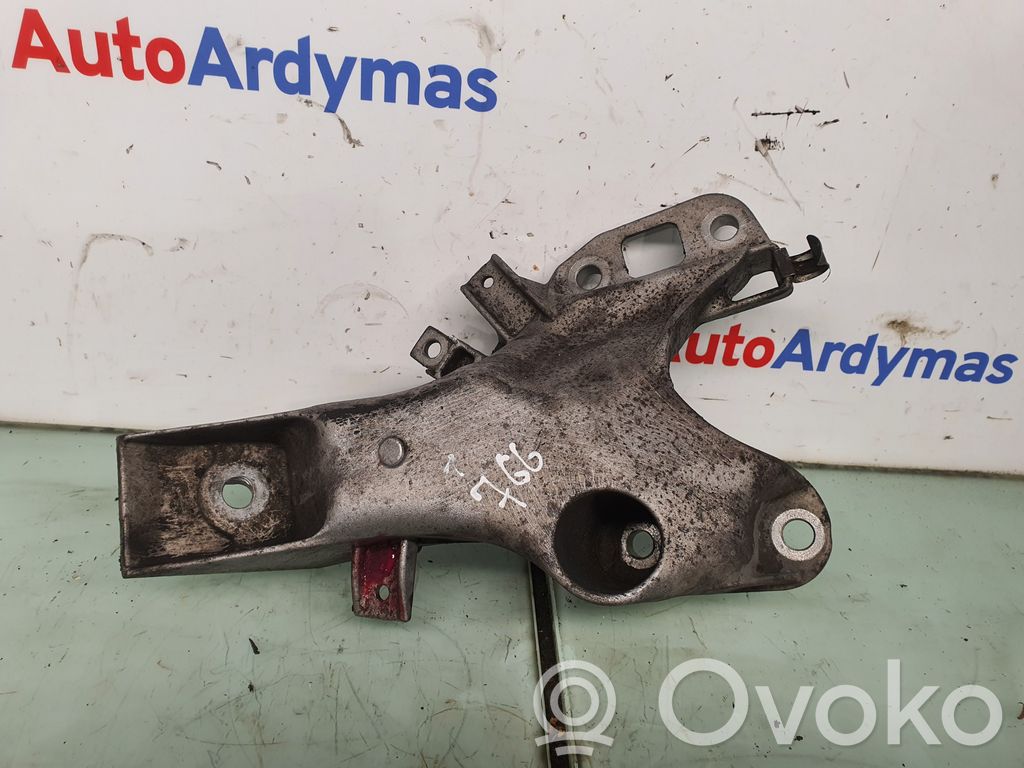 BMW X5 E70 Engine mounting bracket 