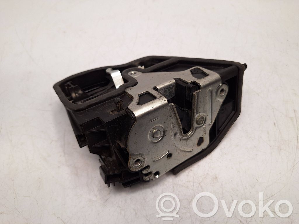 BMW 5 E60 E61 Zamek drzwi tylnych 