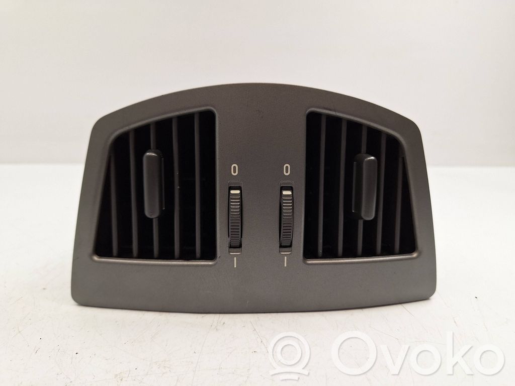 BMW 7 E65 E66 Oro grotelės gale 