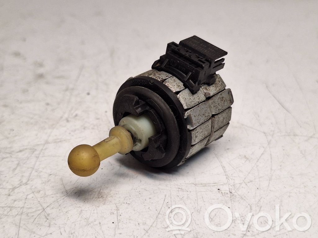 Headlight level adjustment motor   6938563,63116938563,63117207574