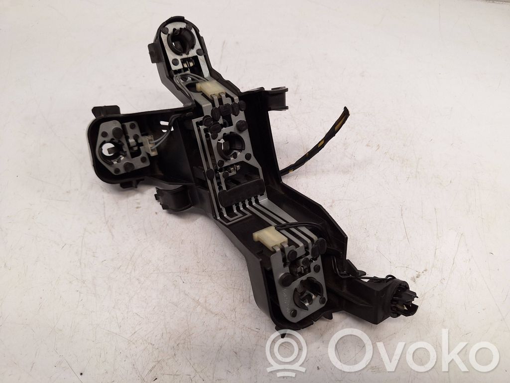 BMW 5 E60 E61 Takavalon polttimon suojan pidike 