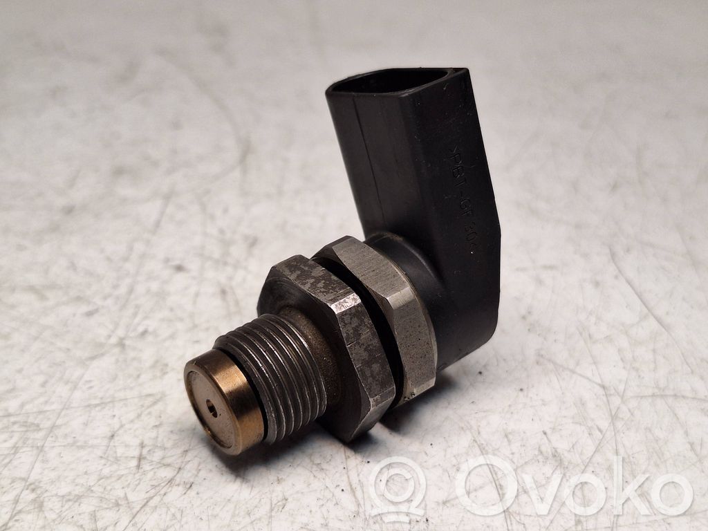 BMW X5 E53 Fuel pressure sensor 