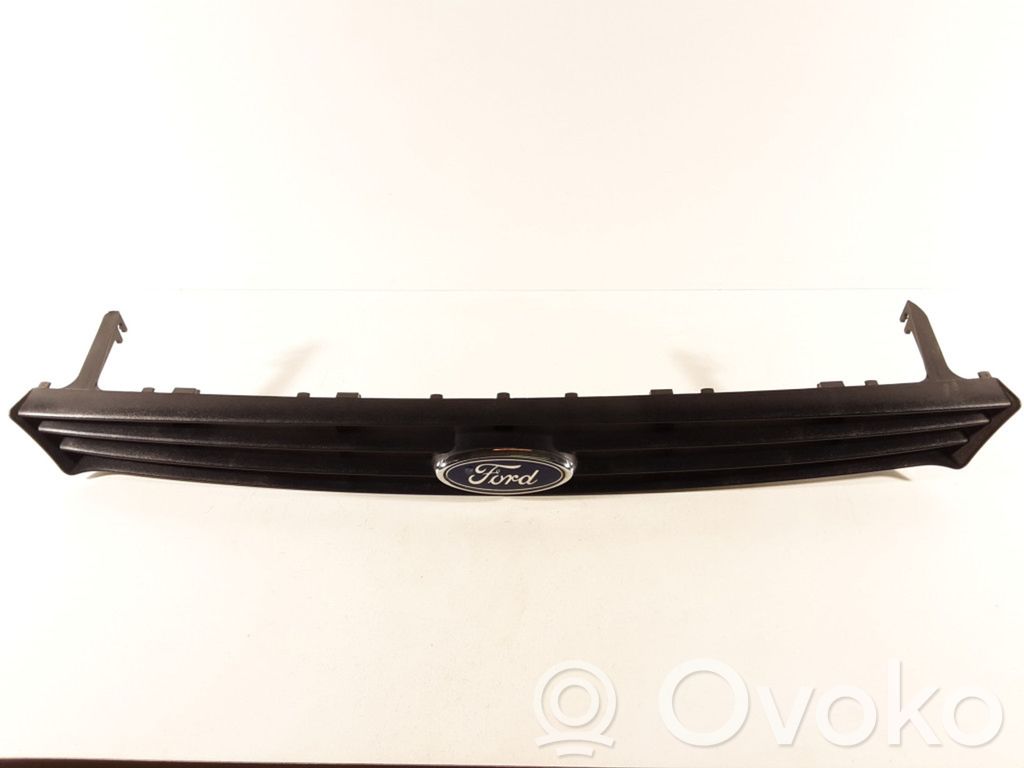 Ford Focus Front bumper upper radiator grill 