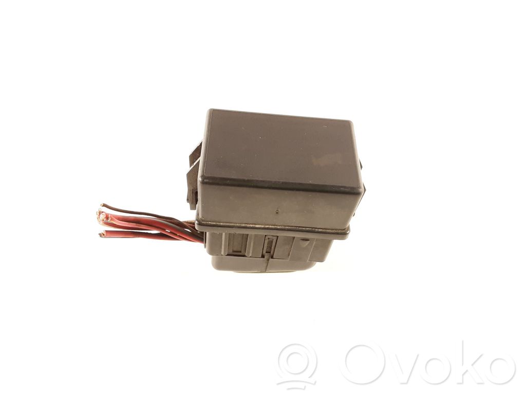 Relay mounting block   E434E,E1826C,04671886AA