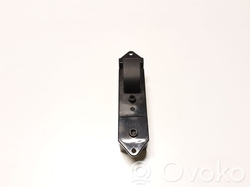 Mitsubishi Outlander Electric window control switch 
