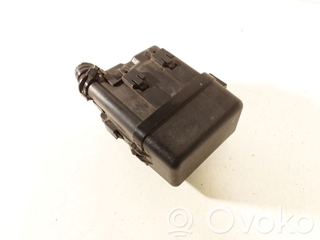 Toyota Verso Relay mounting block 