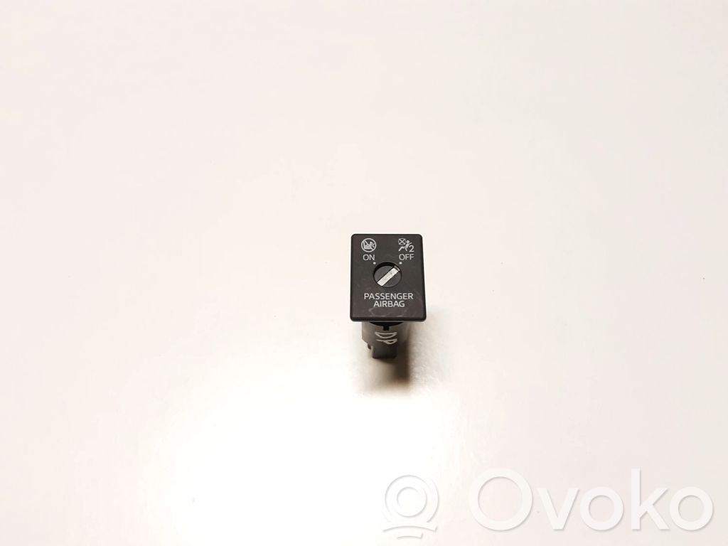 Mazda CX-3 Passenger airbag on/off switch 