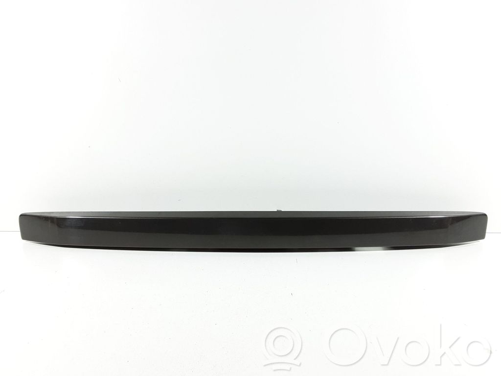 Jeep Grand Cherokee (WK) Trunk door license plate light bar 